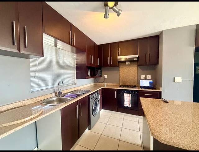 2 BEDROOM APARTMENT FOR SALE IN UMHLANGA CENTRAL